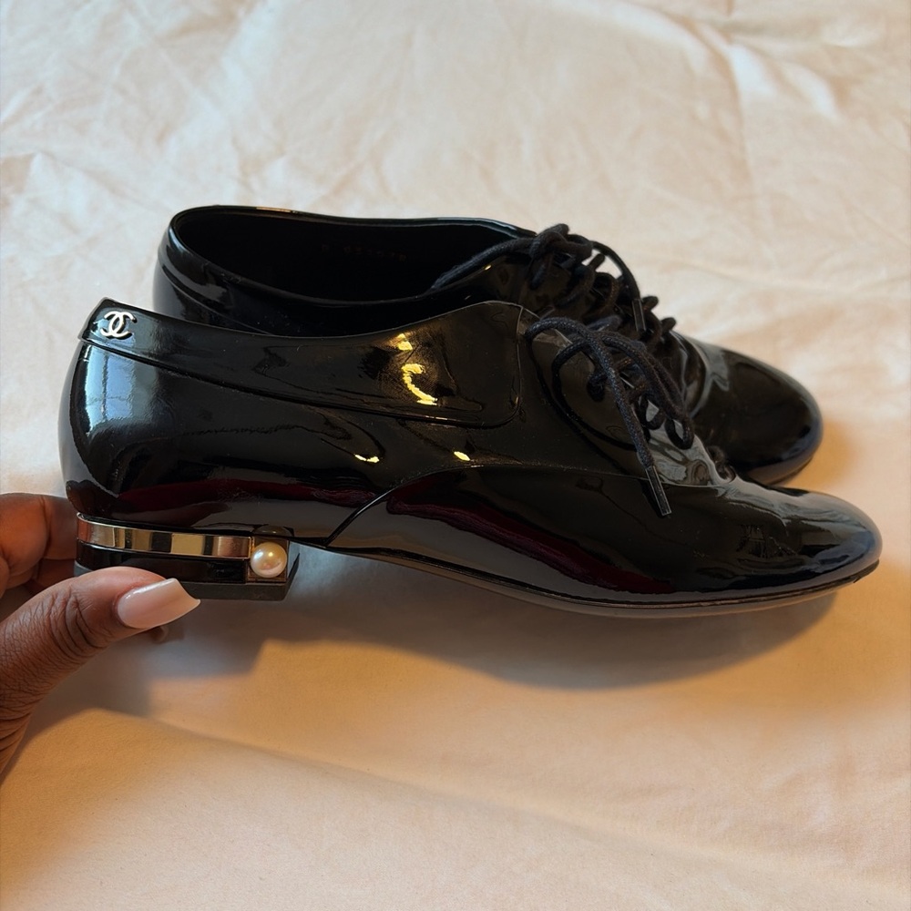 Authentic CHANEL Black Patent Leather women’s Oxfords with Pearl Detail